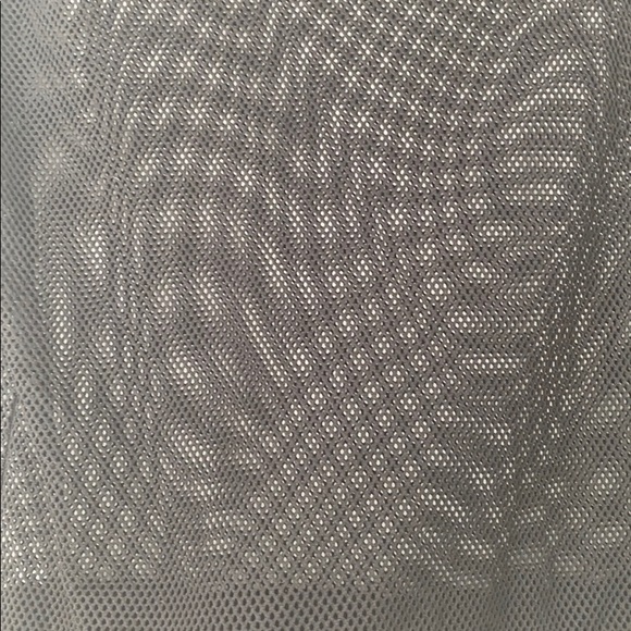 Wide neck mesh top - Picture 2 of 3